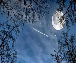 Vaishakh Purnima 2025: वैशाख पूर्णिमा की रात्रि में इन 4 स्थानों पर जलाएं दीपक, कर्ज से होंगे मुक्त, सुधरेगी आर्थिक स्थिति