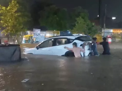 दिल्ली-NCR में तेज बारिश से तबाही के हालात, सड़कों पर बहता पानी दिल्ली-NCR