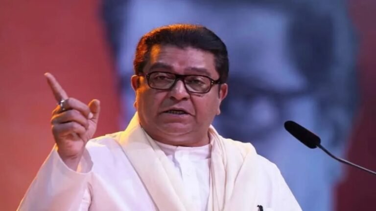 हिंदी विवाद के बीच राज और उद्धव ठाकरे मंच पर साथ, फडणवीस पर किया तीखा कटाक्ष