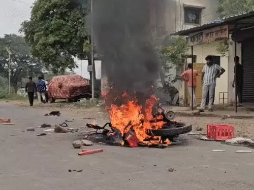 पुणे के दौंड में आपत्तिजनक पोस्ट के बाद बवाल, गाड़ियों में आगजनी और पथराव, इलाके में तनाव