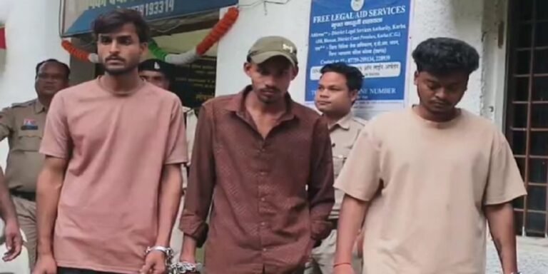 Firing Incident in Korba : बाइक सवार बदमाश ने की फायरिंग, ग्रामीणों की बहादुरी से धर दबोचा आरोपी; दो और गिरफ्तार