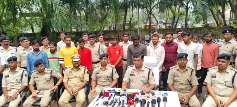 मास्टर Key से बाइक उड़ाने वाले 18 चोर गिरफ्तार, 52 दोपहिया बरामद