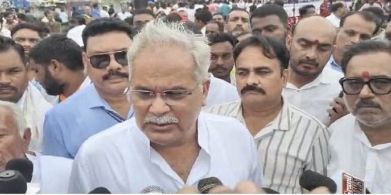 कोरबा : पूर्व CM भूपेश बघेल ने ग्रामीणों से की मुलाकात, कहा– मुआवजा और रोजगार के बिना कोई अधिग्रहण नहीं