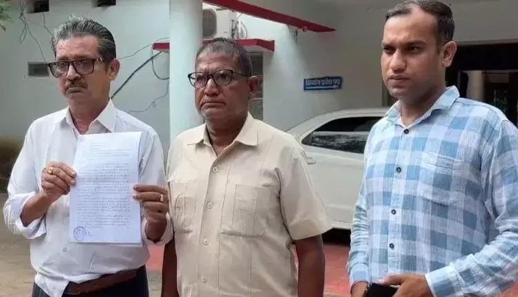 Social Boycott : डीजे विवाद ने तोड़ा परिवार: जुर्माना नहीं भरा तो गांव वालों ने कर दिया ‘असहयोग’