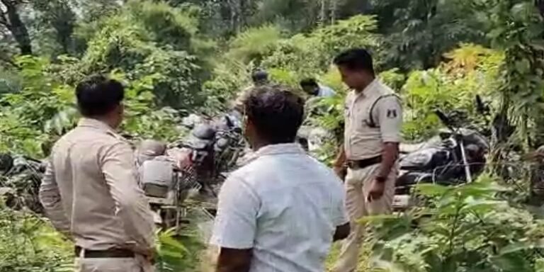 जांजगीर-चांपा: छाता जंगल में जुआखिलाड़ियों पर पुलिस की बड़ी कार्रवाई, 17 बाइक जब्त