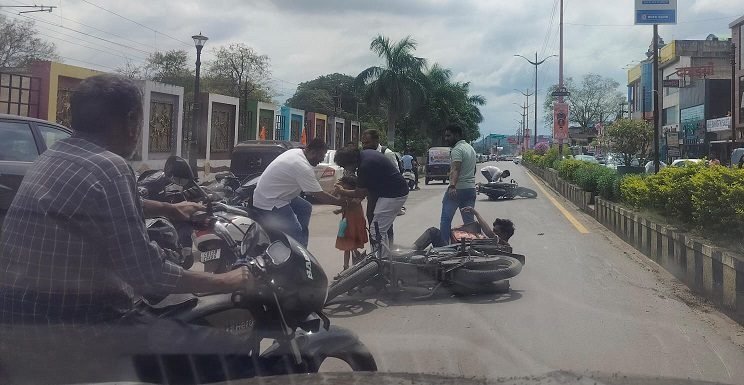 कोरबा में बुलेट की टक्कर से मासूम घायल, परिजनों में आक्रोश