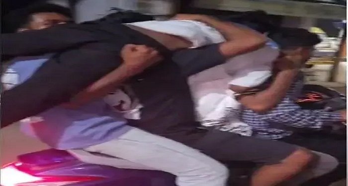 लापरवाही की हद पार! नेशनल हाईवे पर युवकों की खतरनाक स्टंटबाजी कैमरे में कैद