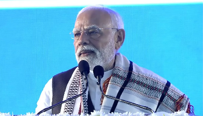 दो साल बाद मणिपुर पहुंचे पीएम मोदी, चुराचांदपुर में रिलीफ कैंप का दौरा