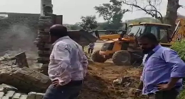 कोरबा नगर निगम ने रिसदी चौक की जमीन पर अवैध कब्जा हटाया, वार्ड 32 में दुकान और मकान ध्वस्त