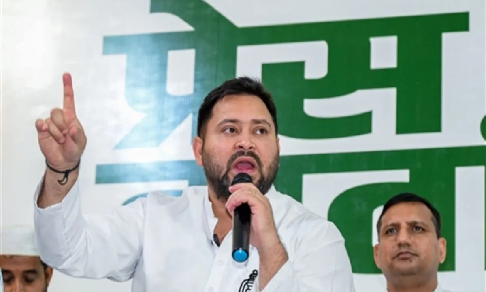 Tejashwi Yadav’s Big Announcement : पंचायत प्रतिनिधियों का मानदेय दोगुना, 50 लाख रुपये का बीमा और कर्मकारों को ब्याज मुक्त कर्ज