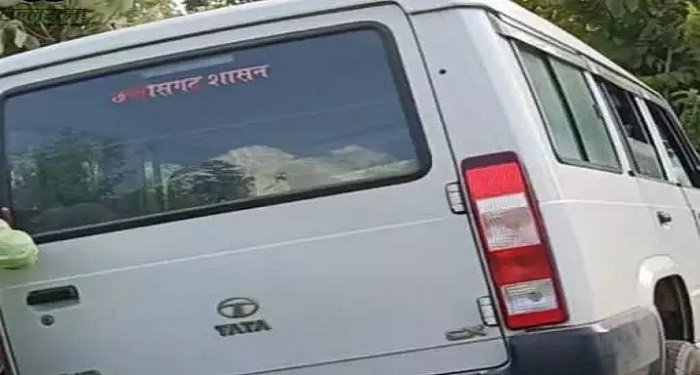 तेज रफ्तार का कहर: नायब तहसीलदार की कार ने बाइक को मारी जोरदार टक्कर, 2 गंभीर