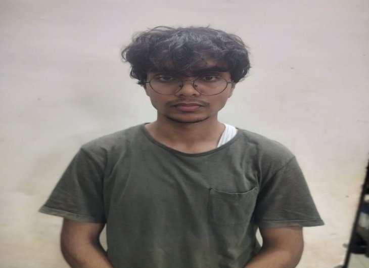 AI Obscene Photo Case: IIIT रायपुर के छात्र ने बनाई 36 छात्राओं की 1000 अश्लील फोटो, बिलासपुर से गिरफ्तार