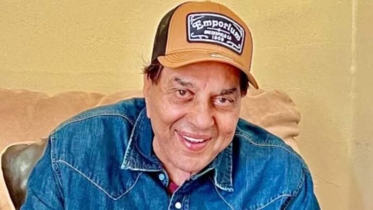 Dharmendra Passes Away : बॉलीवुड के ‘हीमैन’ को अंतिम विदाई, विले पार्ले श्मशान में जुटे दिग्गज सितारे