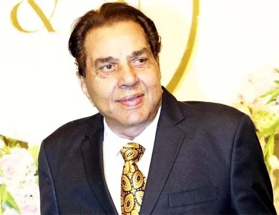 बॉलीवुड अभिनेता धर्मेंद्र का मुंबई में निधन, अंतिम संस्कार को लेकर उठे 5 बड़े सवाल; क्यों नहीं हुए अंतिम दर्शन और राजकीय सम्मान?