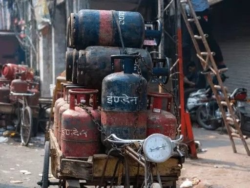 November 2025 New Rules : UPI से टोल देना अब होगा सस्ता, बैंक खातों में चार नॉमिनी जोड़ने की मिली सुविधा UPI