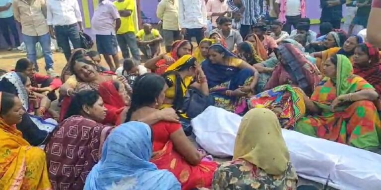 CG हादसा: कैप्सूल वाहन की टक्कर से छात्र की मौत, परिजनों ने किया चक्काजाम