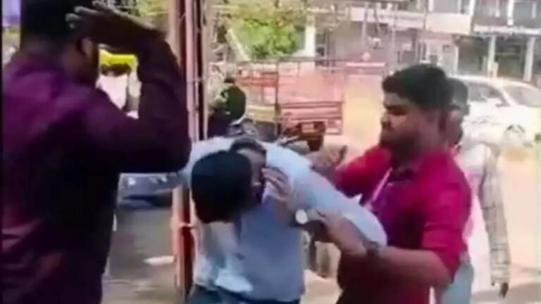 मारपीट का मामला सामने आते ही कोचिंग संस्था ने दो कर्मचारियों को किया बर्खास्त