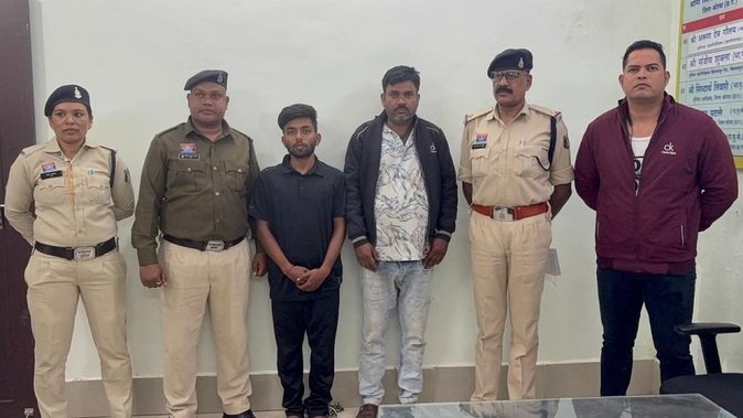 कोरबा में हथियारबंद युवक गिरफ्तार: जूते में छुपाया कारतूस, होटल के कमरे से भी मिली गोलियां