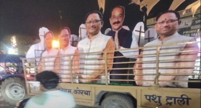 KORBA : पशु ट्राली में नेताओं के कटआउट ढोए जाने पर निगम में हड़कंप, महापौर-आयुक्त सख्त – तीन अफसरों को नोटिस, 48 घंटे में जवाब तलब