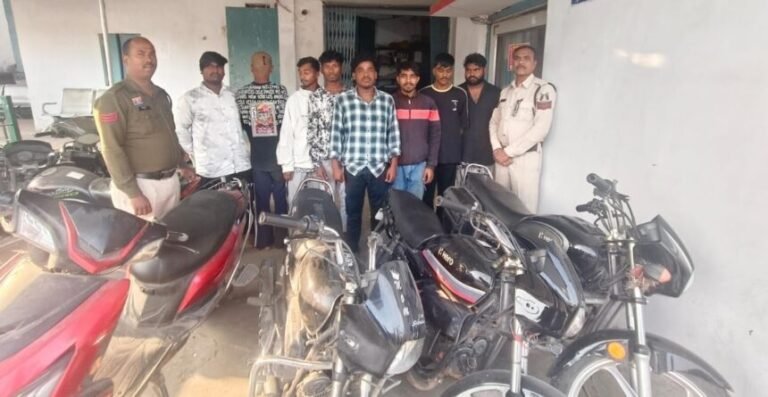 कोरबा: बुधवारी बाजार में मारपीट का बड़ा मामला, पुलिस ने 8 आरोपियों को किया गिरफ्तार, 3 बाइक व 1 स्कूटी जब्त