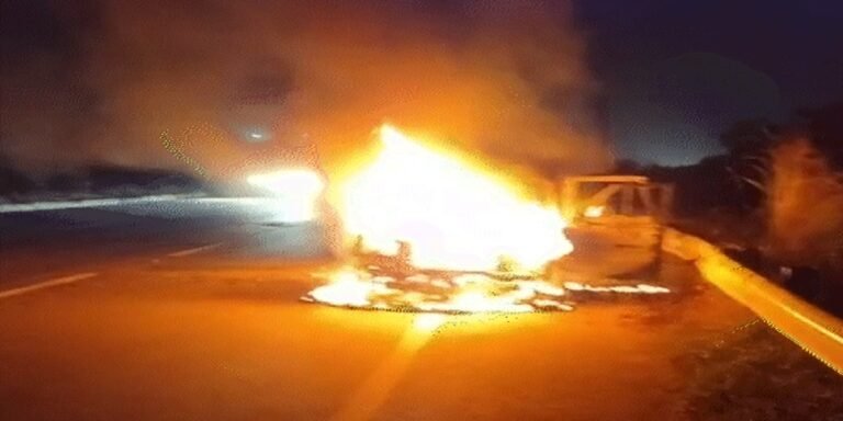 छत्तीसगढ़ : चलती स्कॉर्पियो में लगी आग, चार सवारों ने सूझबूझ से कूदकर बचाई जान