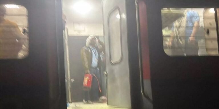 पुणे–हावड़ा आजाद हिंद एक्सप्रेस के जनरल कोच में लगी आग, रायगढ़ से पहले ट्रेन रोकी गई