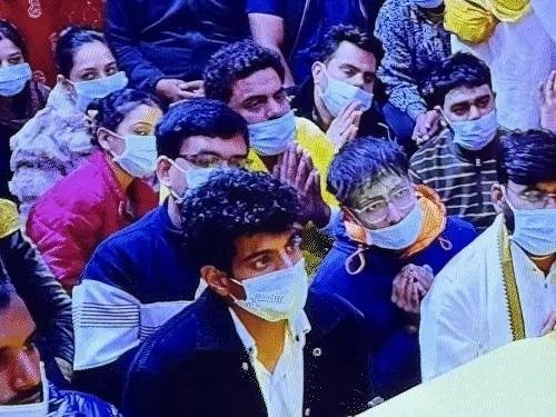 Smriti Mandhana : शादी टलने के बाद पलाश मुछाल पहुंचे प्रेमानंद महाराज के आश्रम