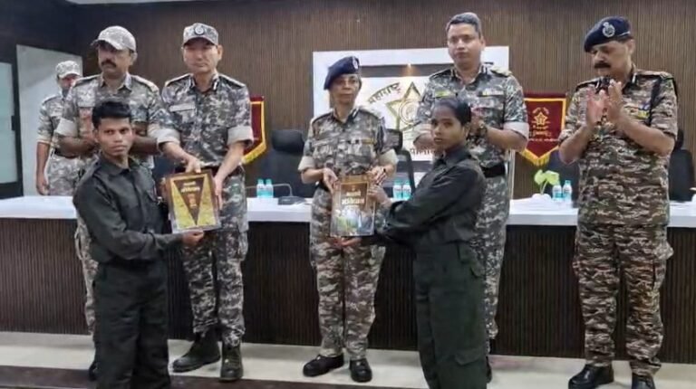 छत्तीसगढ़ में बड़ी सफलता: 15 नक्सलियों ने किया आत्मसमर्पण, 1 करोड़ से अधिक का इनाम घोषित