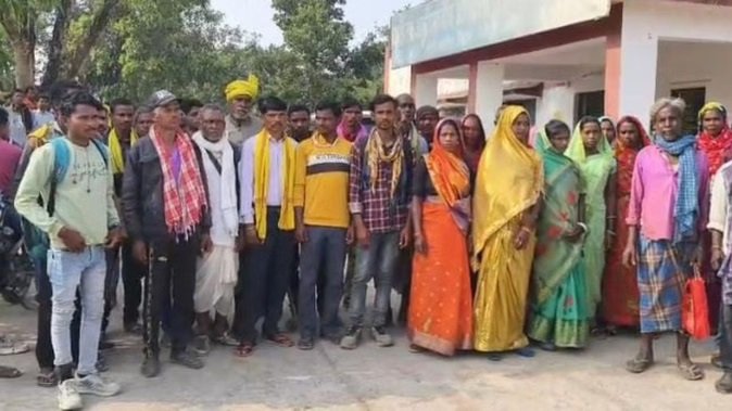 कोरबा में किसानों का वन अधिकार पत्र को लेकर विरोध प्रदर्शन, एसडीएम कार्यालय का किया घेराव