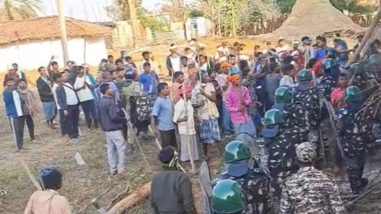 शव दफनाने को लेकर बवाल: कांकेर के तेवड़ा गांव में हिंसा, चर्च में आग, प्रशासन ने लगाई धारा 144