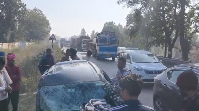 कोरबा सड़क हादसा: कार और टैंकर की भिड़ंत में 1 की मौत, 4 गंभीर रूप से घायल