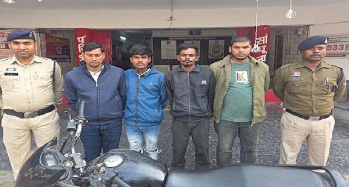 जांजगीर-चांपा: प्रोफेसर अपहरण व लूट का खुलासा, शिवरीनारायण पुलिस ने चार आरोपियों सहित एक बालक को किया गिरफ्तार