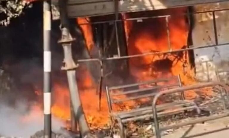 कोरबा: पोंडी उपरोड़ा में गोडाउन में भीषण आग, 25 मोटरसाइकिलें जलकर खाक