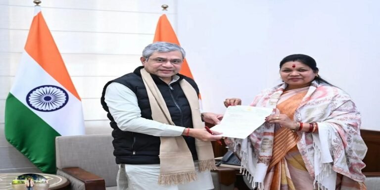 सांसद कमलेश जांगड़े के प्रयास से सक्ती स्टेशन में मिला गोंडवाना एक्सप्रेस का स्टॉपेज, नए साल में जनता को मिली नई सौगात