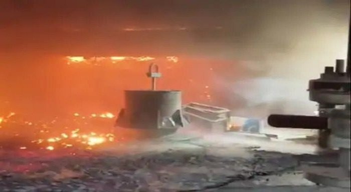 स्टील प्लांट में आग से मची हलचल, SMS-2 में फैला हॉट मेटल, लाखों का नुकसान