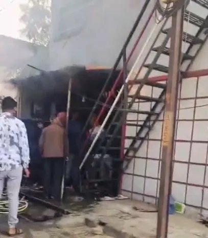 CG – रूम हीटर शॉर्ट सर्किट से बुजुर्ग की मौत, घर जलकर खाक