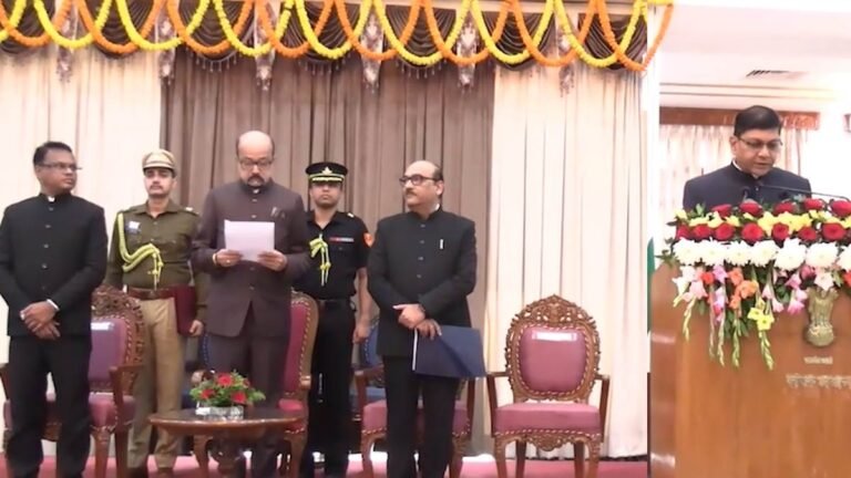 छत्तीसगढ़ सूचना आयोग में नए आयुक्तों का शपथ ग्रहण, अमिताभ जैन बने मुख्य आयुक्त