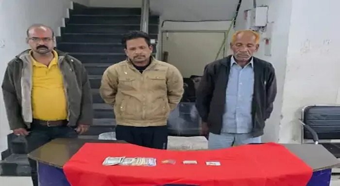बिलासपुर में ठगी करने वाला 3 सदस्यीय गिरोह गिरफ्तार, पुलिस ने जब्त किए सोने-चांदी के जेवरात और कैश