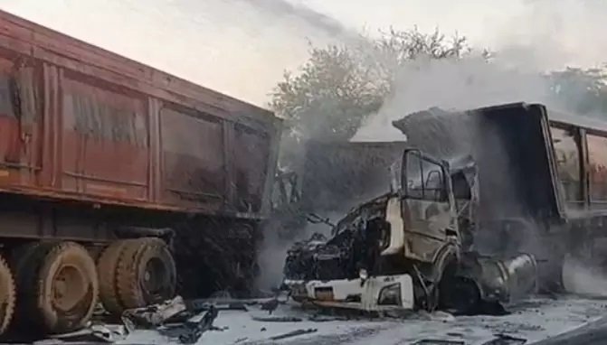 जांजगीर: कोटगढ़ के पास तीन ट्रेलरों की भीषण टक्कर, चालक की मौके पर मौत