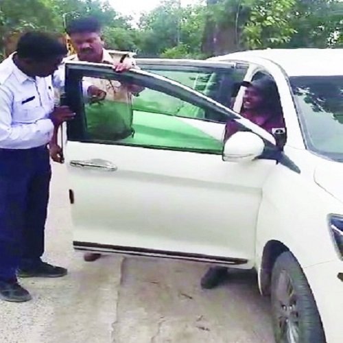 कोरबा में ब्लैक फिल्म पर ट्रैफिक पुलिस का बड़ा एक्शन, नियम तोड़ने वालों पर कसा शिकंजा