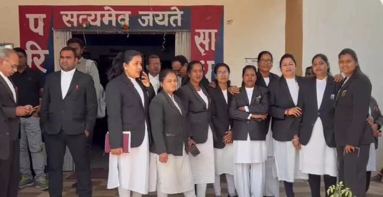 कोरबा में फर्जी पत्रकार बन वसूली करने पहुंचा यूट्यूबर, वकीलों ने सिखाया सबक, थाने में केस दर्ज