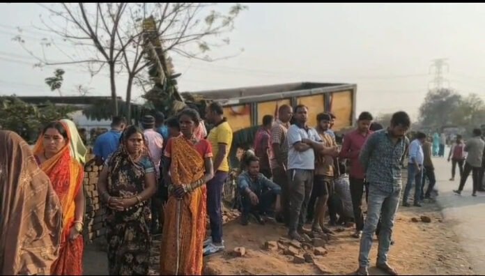 कोरबा हरदीबाजार हादसा: गर्भवती महिला की मौत पर ग्रामीणों का चक्काजाम समाप्त, 2.15 लाख का फौरी मुआवजा तय