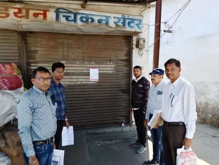 सम्पत्तिकर न पटाने पर कार्रवाई तेज: वार्ड 14 में सीलिंग, बुधवारी और रविशंकर नगर में 6 संपत्तियों पर ताला