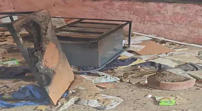 स्कूल में तंत्र-मंत्र और आगजनी से दहशत, असामाजिक तत्वों ने की तोड़फोड़; बच्चों में भय का माहौल