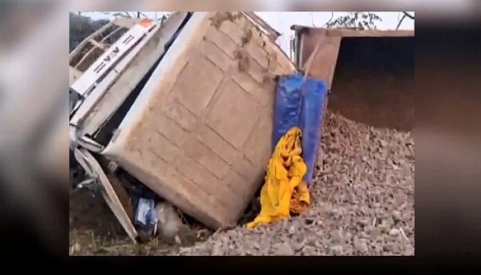 भीषण सड़क हादसा: झारसुगुड़ा में NH-49 पर ट्रेलर और पुलिस वाहन की आमने-सामने टक्कर, छत्तीसगढ़ पुलिस के पांच पुलिसकर्मियों की मौके पर ही मौत