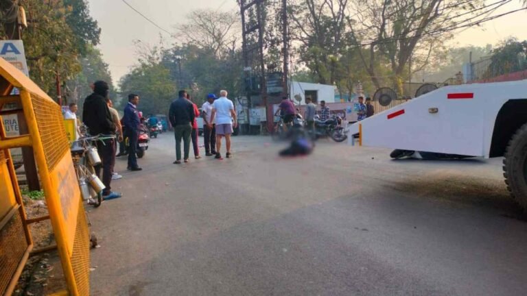 छत्तीसगढ़ में दर्दनाक हादसा: ट्रैफिक पुलिस वाहन की चपेट में आए दो स्कूली बच्चे, एक ने मौके पर तोड़ा दम