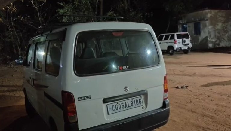 शर्मनाक वारदात: महिला को लिफ्ट देकर छेड़छाड़, विरोध करने पर चलती कार से फेंका