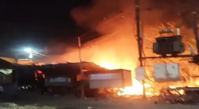 CG – तीन दुकानों में भीषण आग, लाखों का सामान जलकर राख, दमकल ने पाया काबू