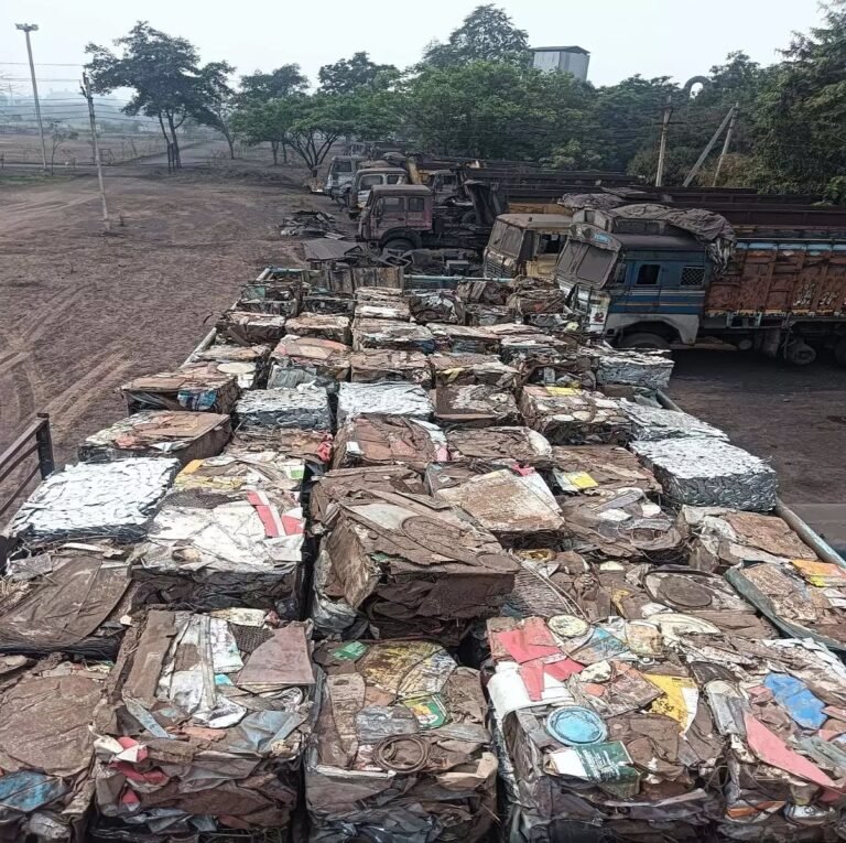 रायगढ़ पुलिस का ऑपरेशन प्रहार: एक दिन में 8 कार्रवाई, 134 टन अवैध स्क्रैप और 1 करोड़ 15 लाख की संपत्ति जब्त