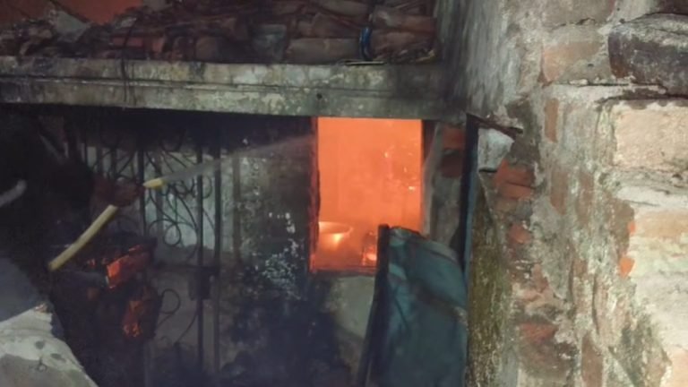 फ्रिज में जोरदार धमाका, घर में लगी भीषण आग… महिला की जिंदा जलकर दर्दनाक मौत